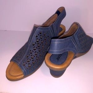 Earth Blue Wedges Sandals Like New Size 10
